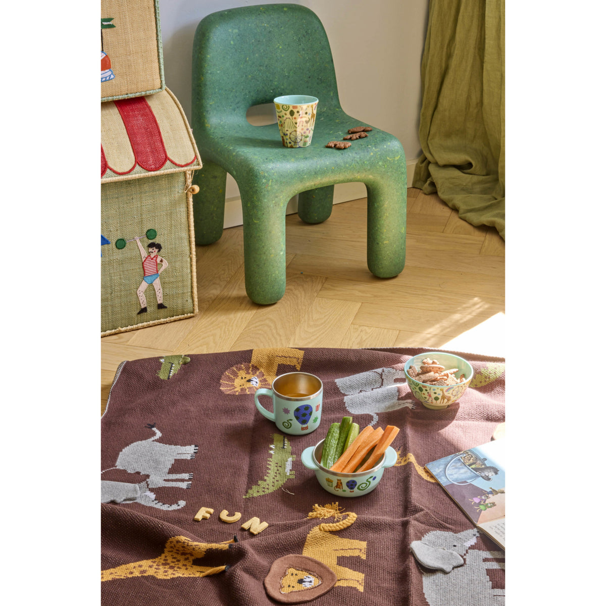 Rice Rustfrit Stål Baby Kopp Med Handle And Fixed Trekk - Mint Fun Fair Print - 260 Ml