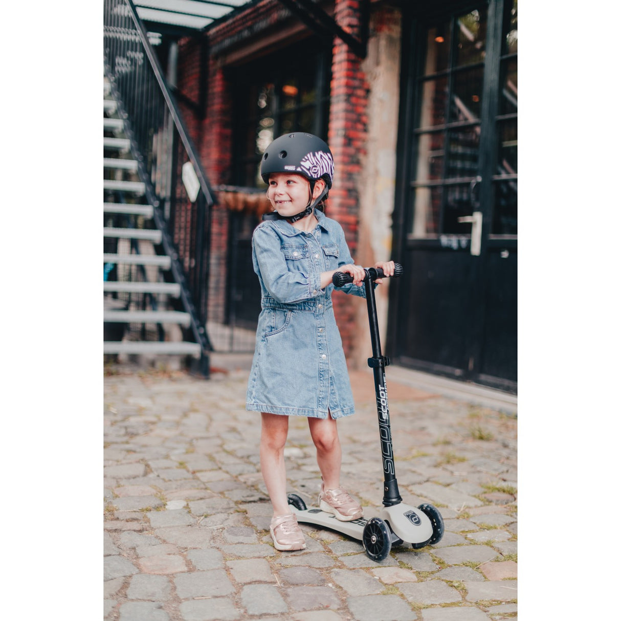 Scoot and Ride Lifestyle Sykkelhjelm Zebra