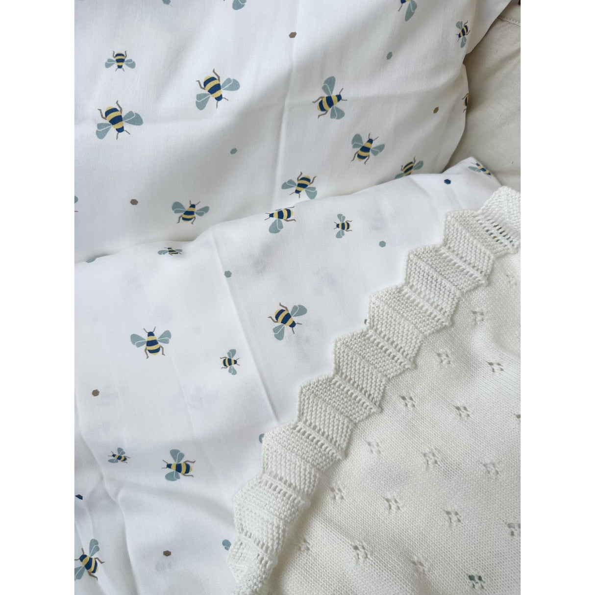 Vanilje COPENHAGEN Honey Bee Happy Sengetøy