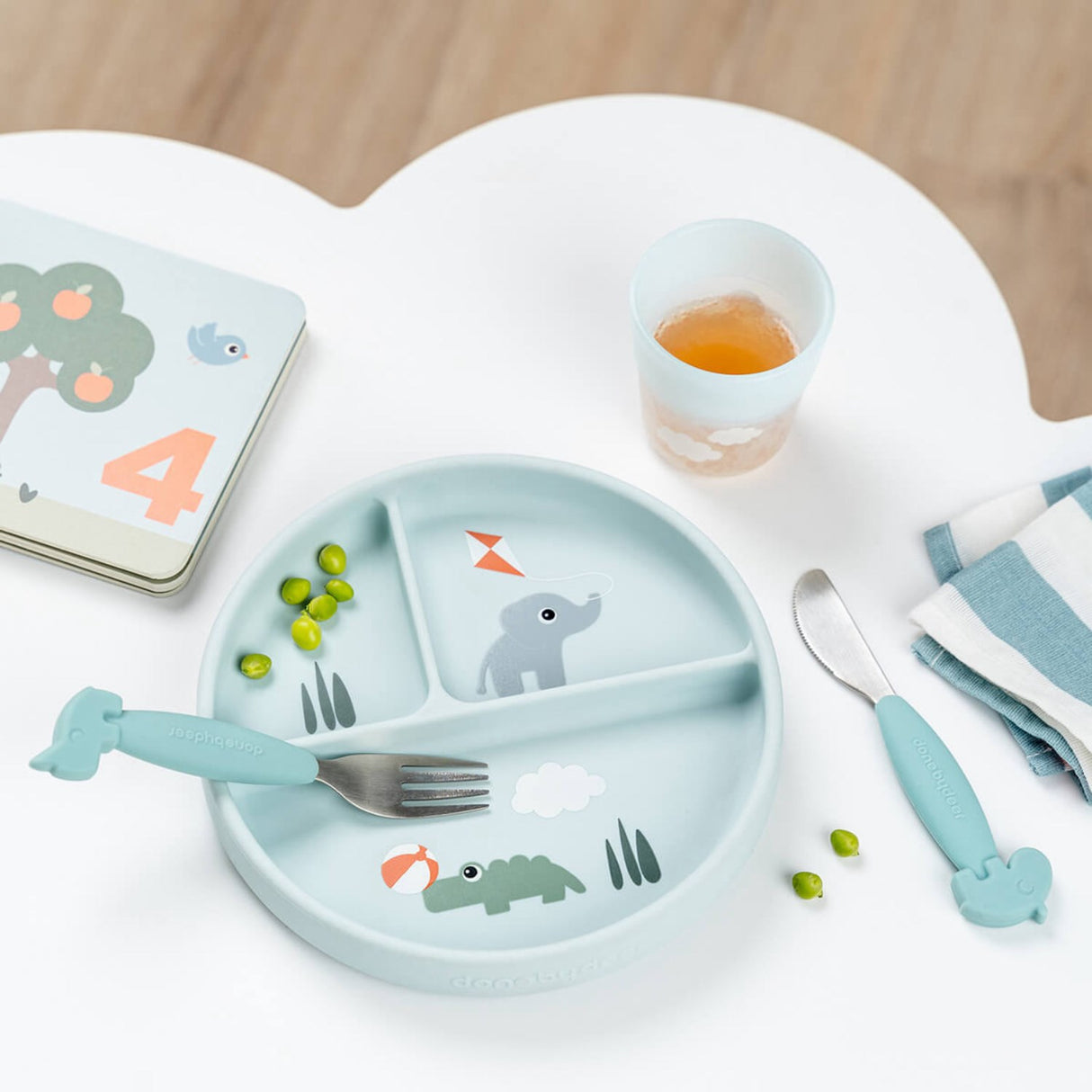 DonebyDeer Blue Stick&Stay Divided Plate Lekeplass