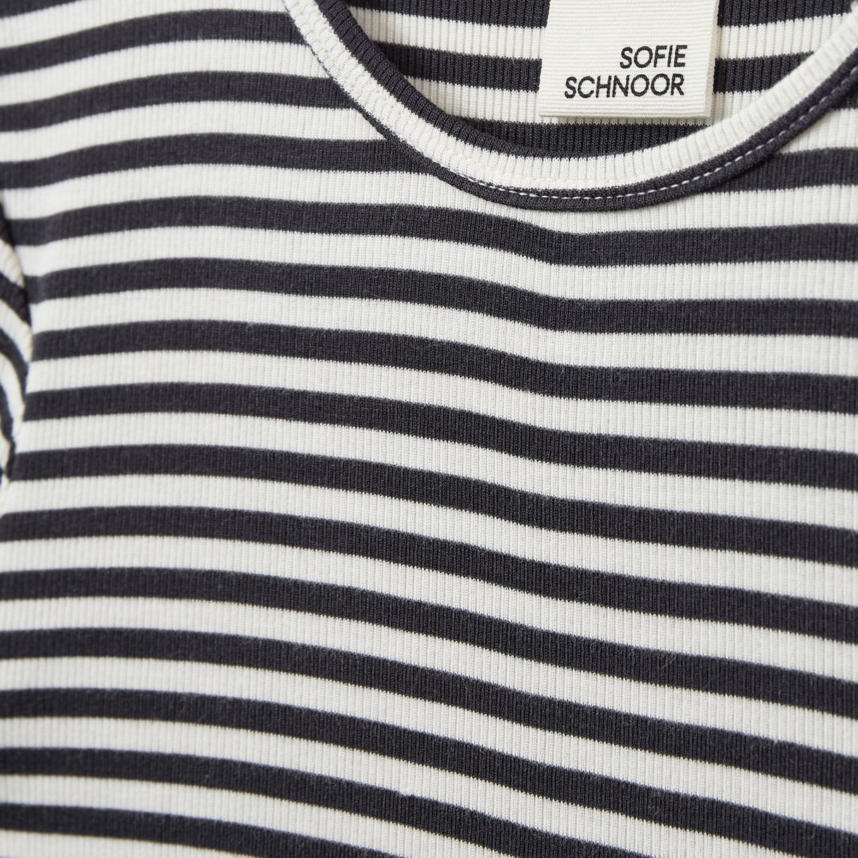 Sofie Schnoor Black Striped Nataliasy Rib T-Skjorte