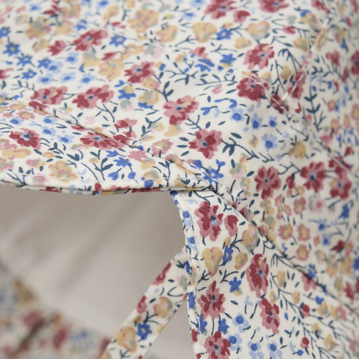 Huttelihut Sepia Rose Summer Lue I Liberty Stoff