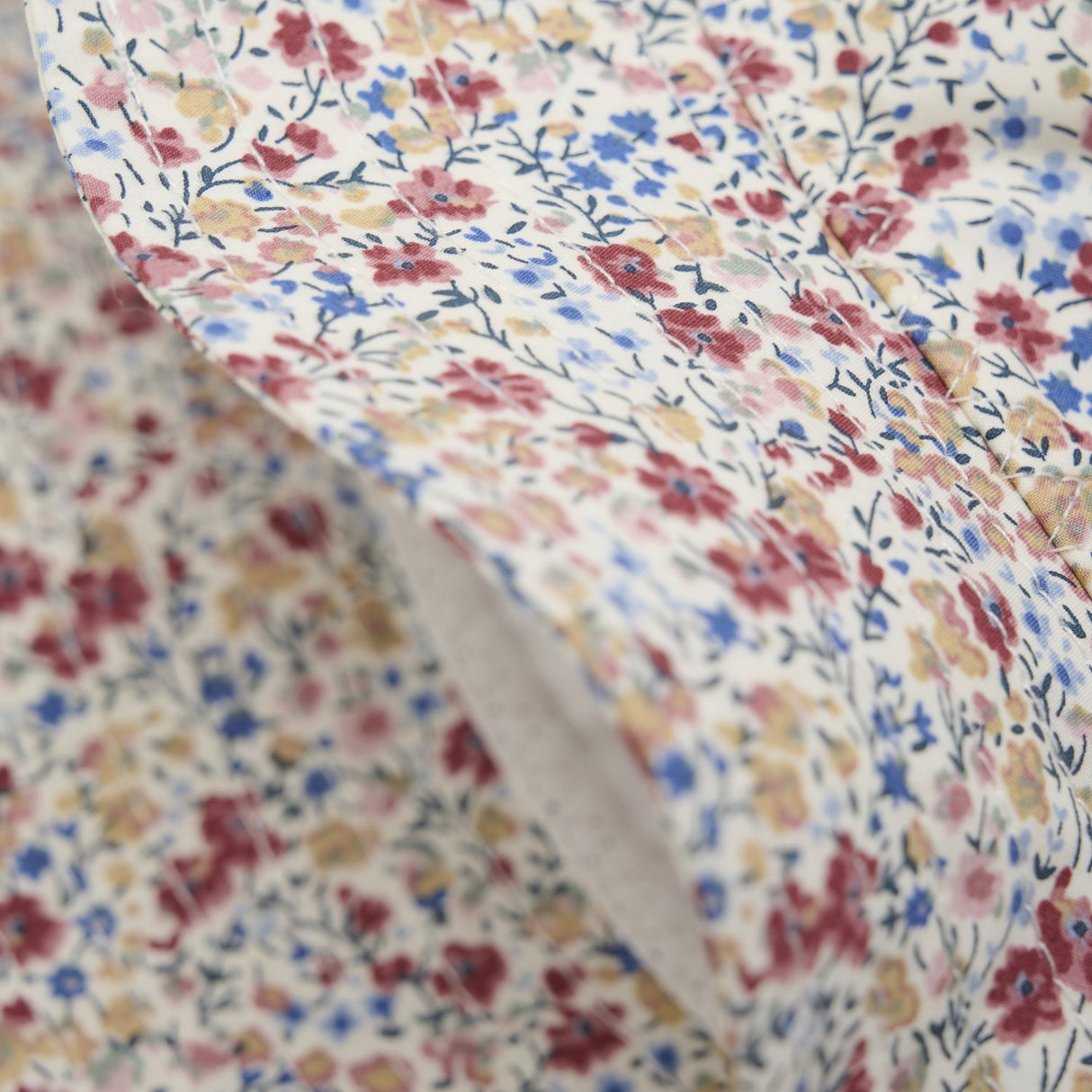 Huttelihut Sepia Rose Bøttehatt I Liberty Stoff