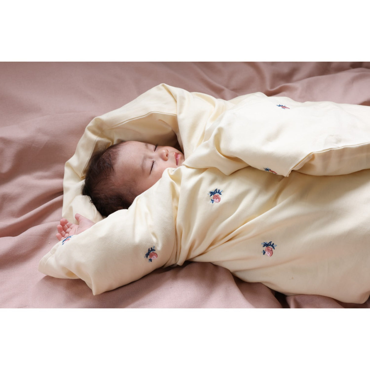 Cam Cam Copenhagen Berries Embroidered Sengetøy