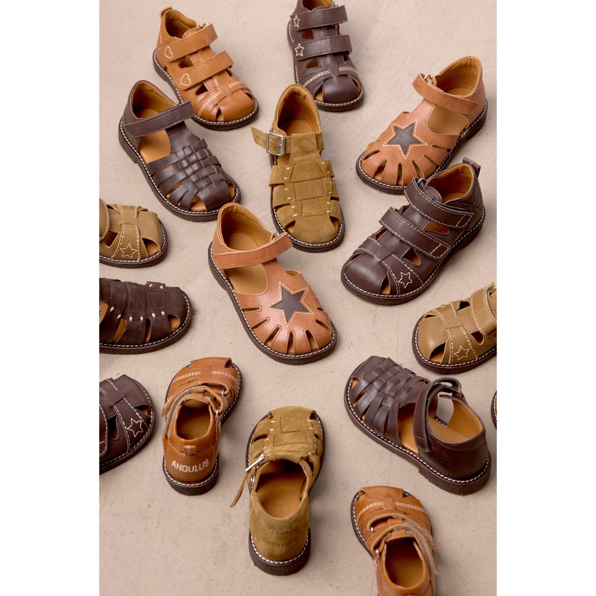 Angulus Brun/Mørkebrun Skinnsandal med Stjernedetalj