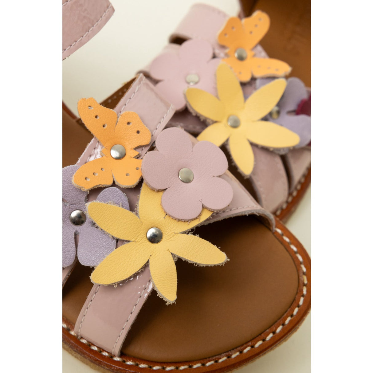 Angulus Rosebud Sandal Med Flerfargede Blomsterapplikasjoner