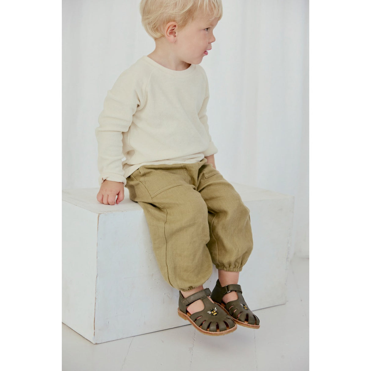 Angulus Forrest Begynner Sandal Med Bi Broderi