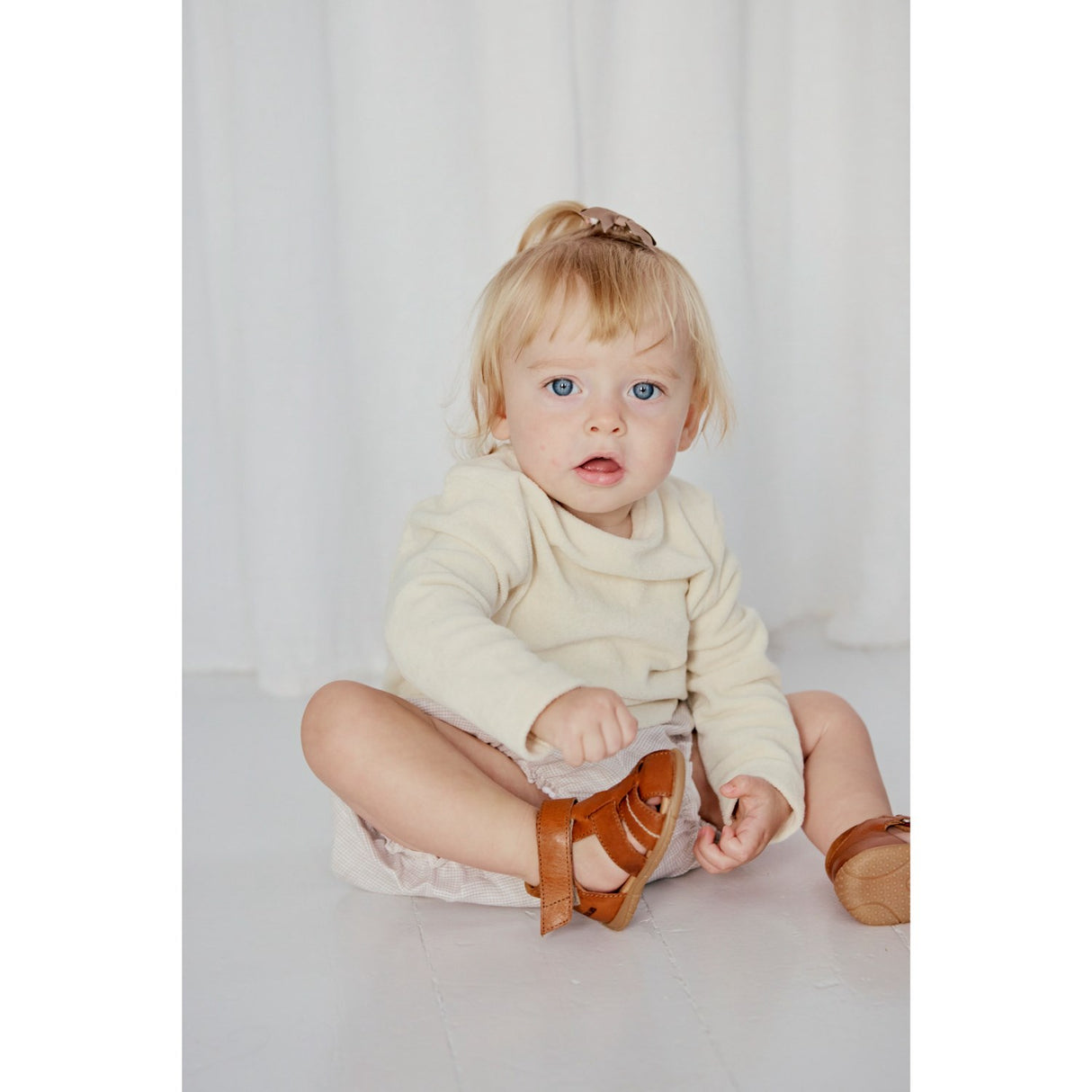 Angulus Cognac Barnets Første Sandal Med Kontraststikninger