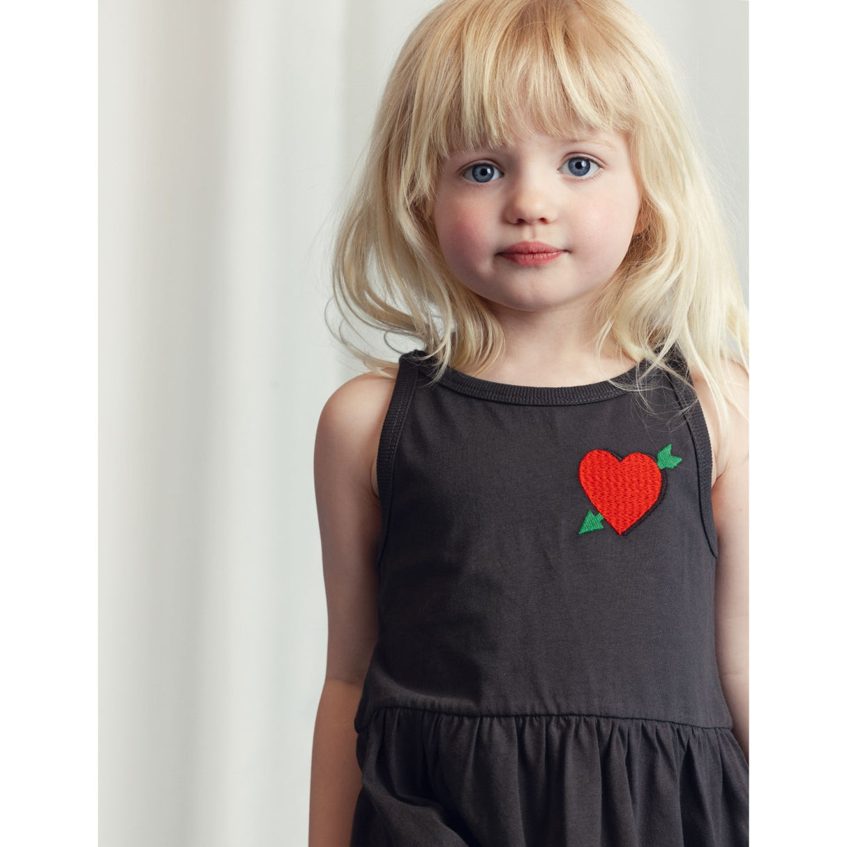 Mini Rodini Black Arrowed Heart Embroidery Tank Kjole