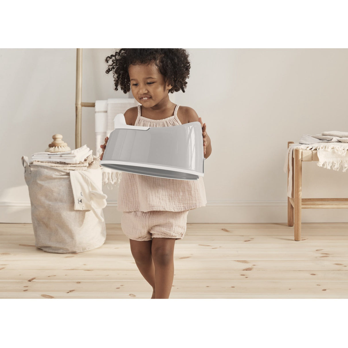 BabyBjörn Grey/White Smart Potte