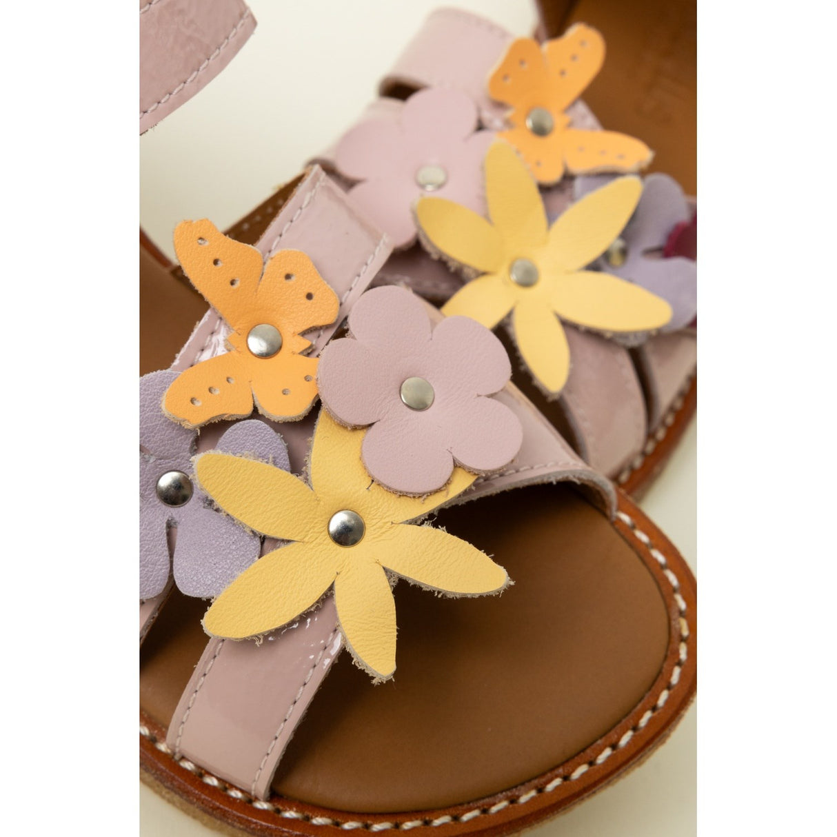 Angulus Rosebud Sandal Med Flerfargede Blomsterapplikasjoner