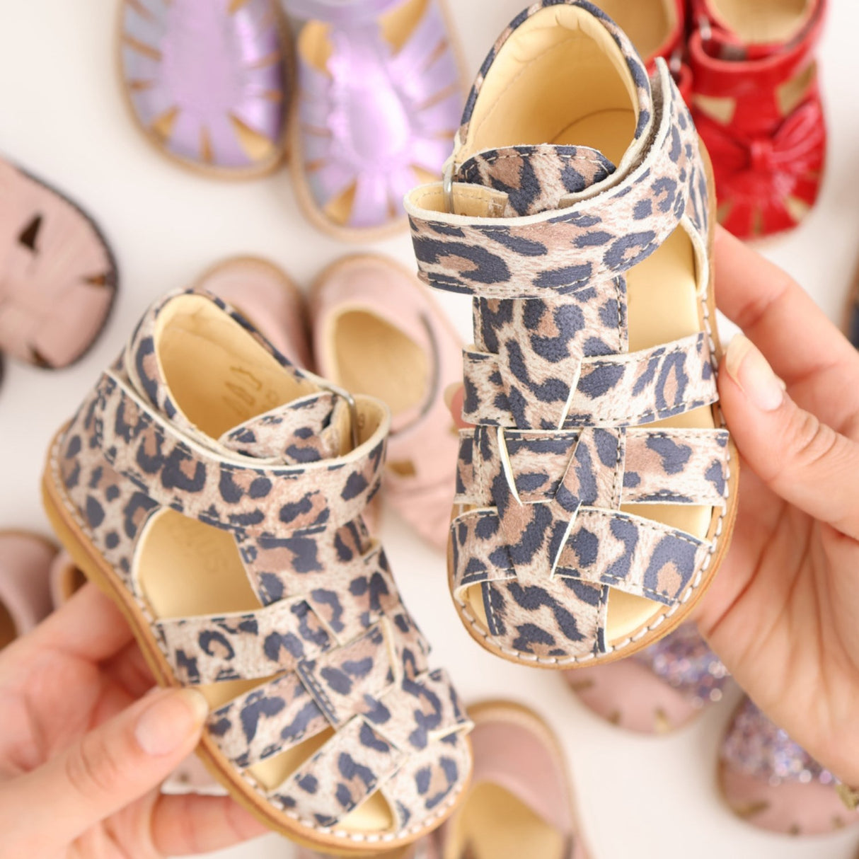 Angulus Leopard suede Begynner Sandal Med Borrelåslukning