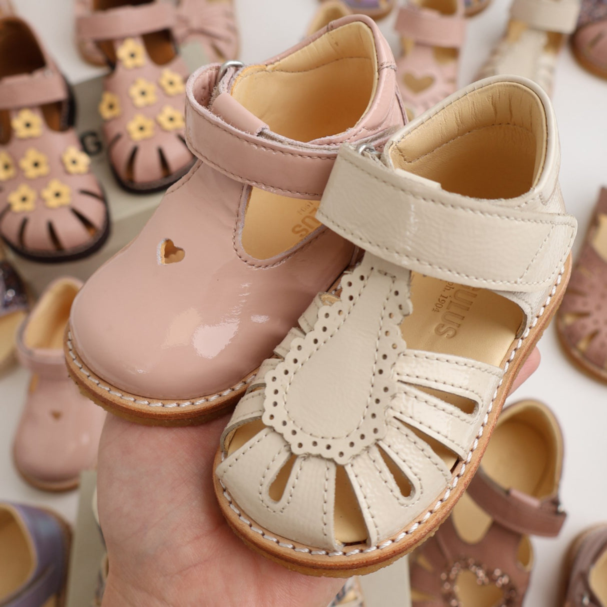 Angulus Buttermilk Begynner Sandal Med Borrelåslukning