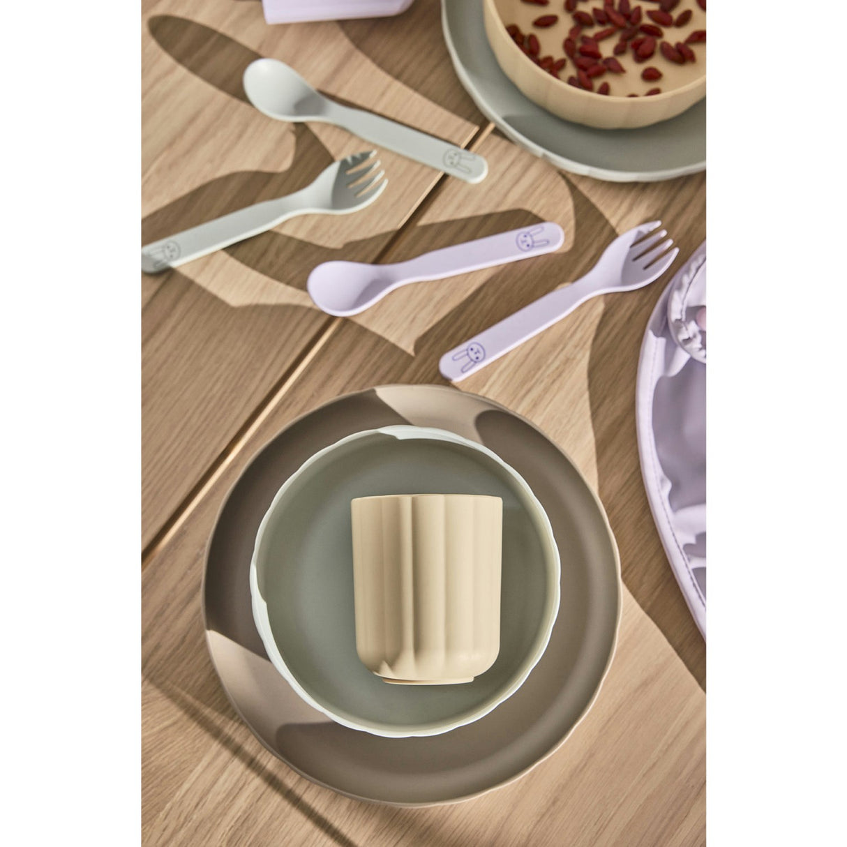 OYOY Multi Pullo Tableware Sett