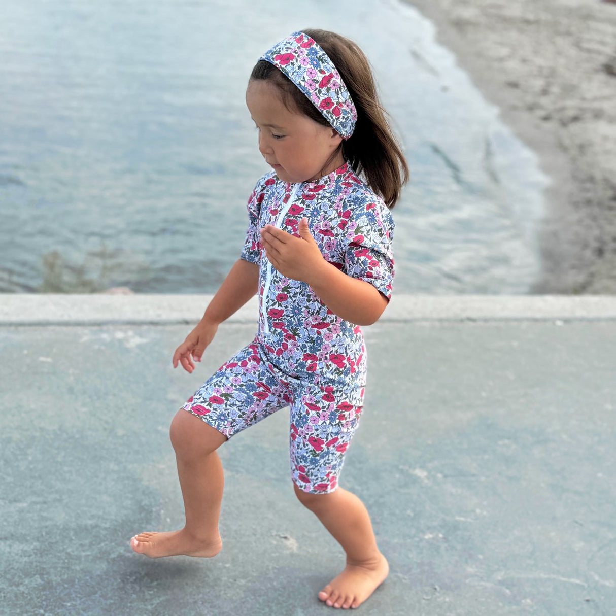 Petit Crabe Poppy & Daisy P Natsu Sunsuit S/S - Made Med Liberty© Stoff
