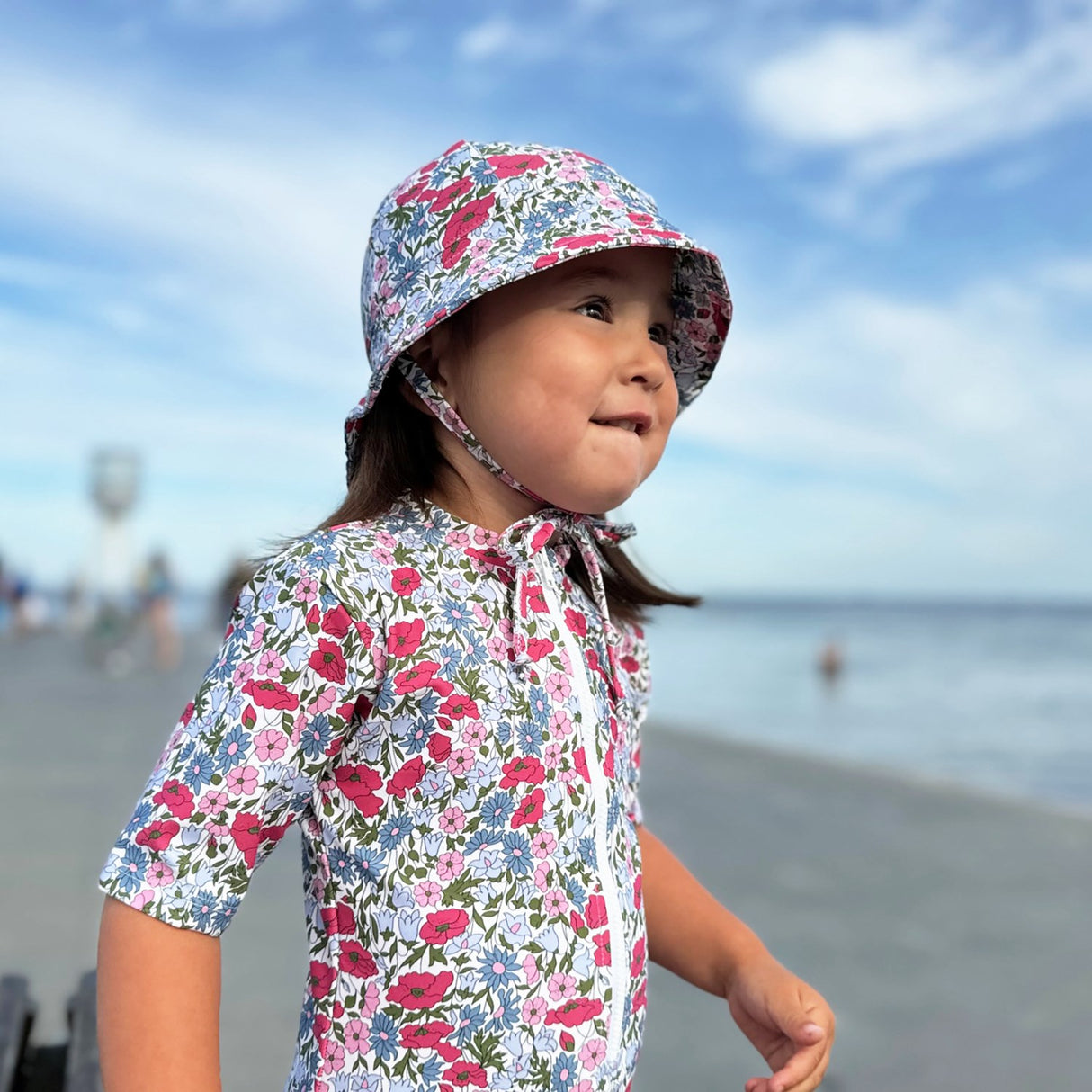 Petit Crabe Poppy & Daisy P Natsu Sunsuit S/S - Made Med Liberty© Stoff