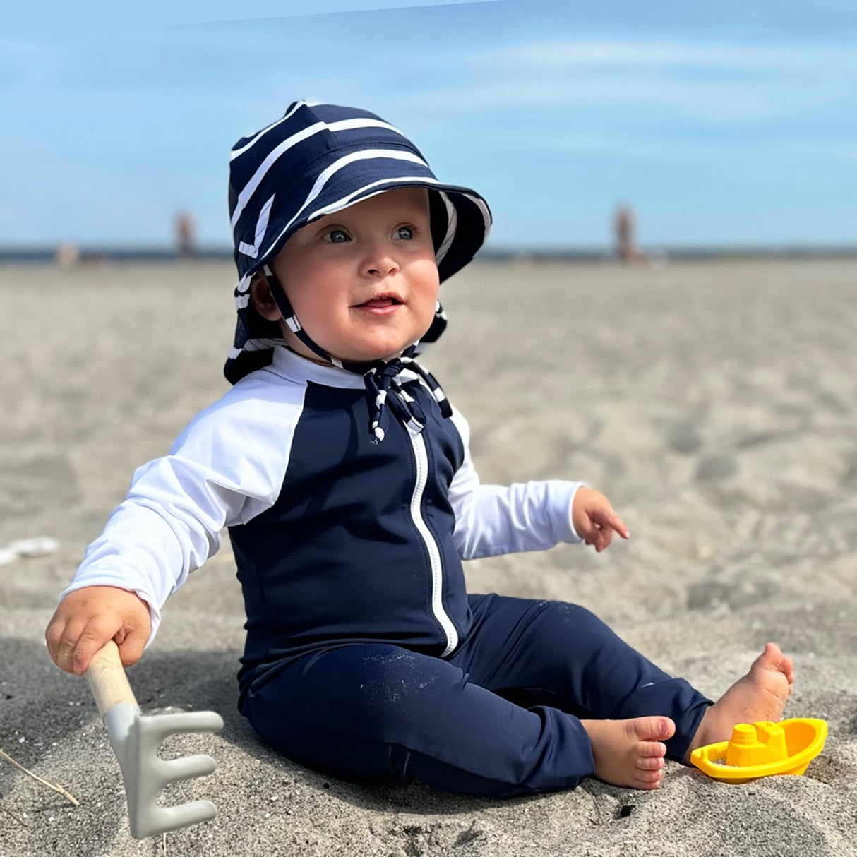 Petit Crabe Blue/White Multi Farge Sunsuit L/S