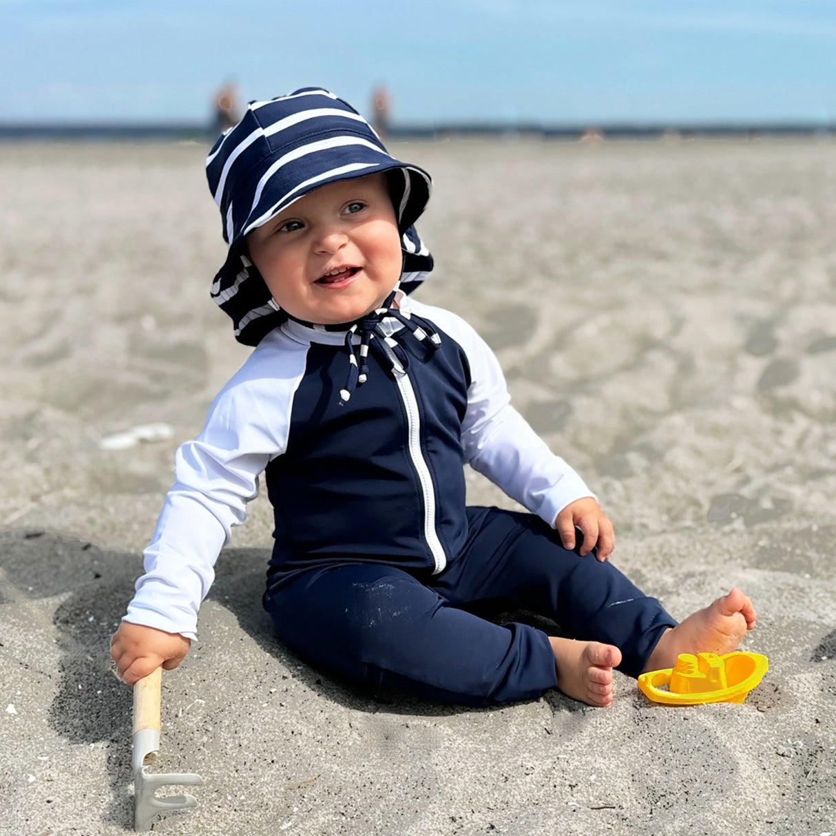 Petit Crabe Blue/White Multi Farge Sunsuit L/S