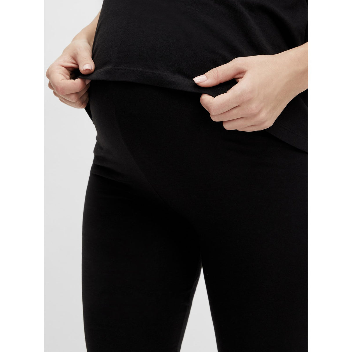 Mama;licious Black Mlsally Solid T-Shirt & Shorts Sett Noos