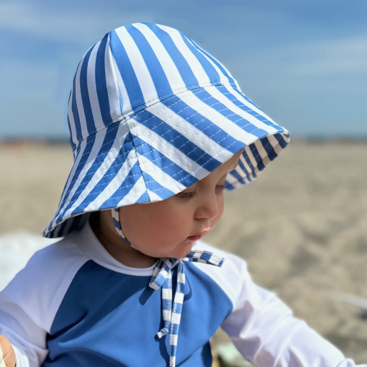 Petit Crabe Vertical Stripes Frey Sun Lue