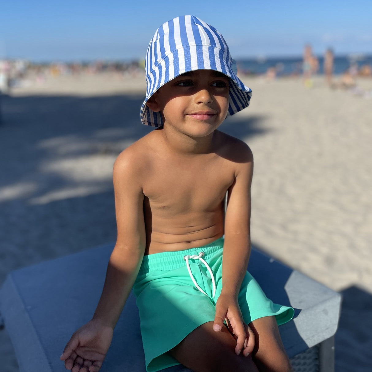 Petit Crabe Vertical Stripes Frey Sun Lue