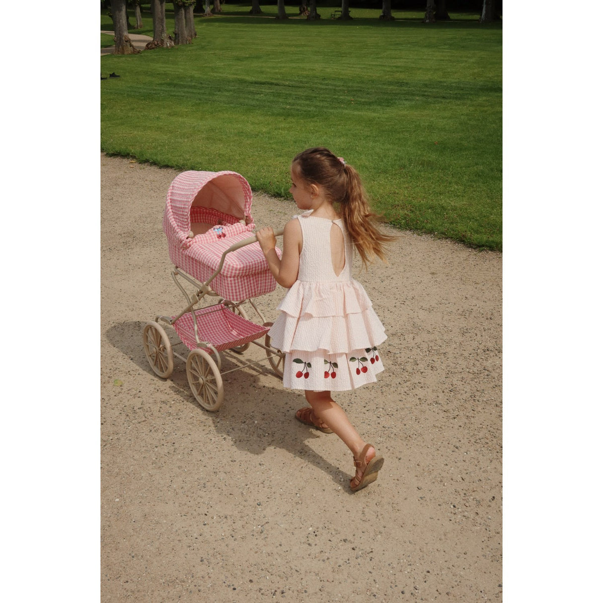 Konges Sløjd Bubblegum Check Cheeky Dukke Klapvogn