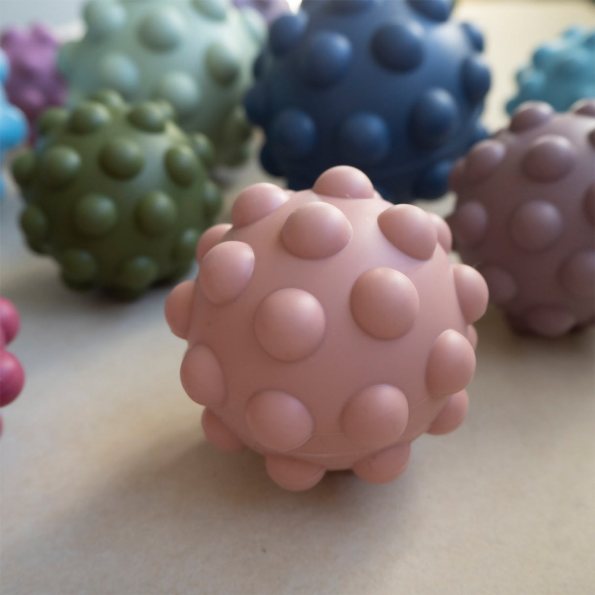 Tiny Tot Blush Sensorisk Silikone Fidget Ball