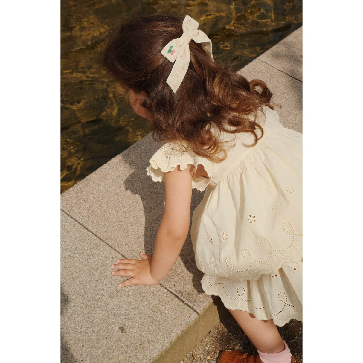 Konges Sløjd Pearled Ivory Fløyel Bue Pearly Hårklipp