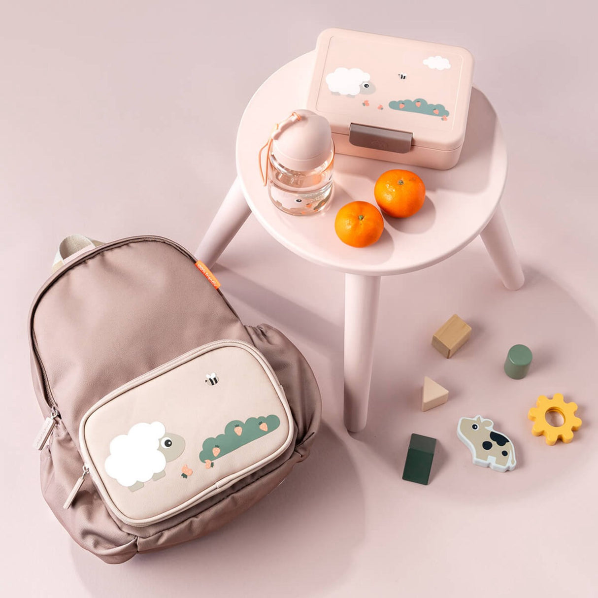 DonebyDeer Powder Barneryggsekk Tiny Farm 7,5 L