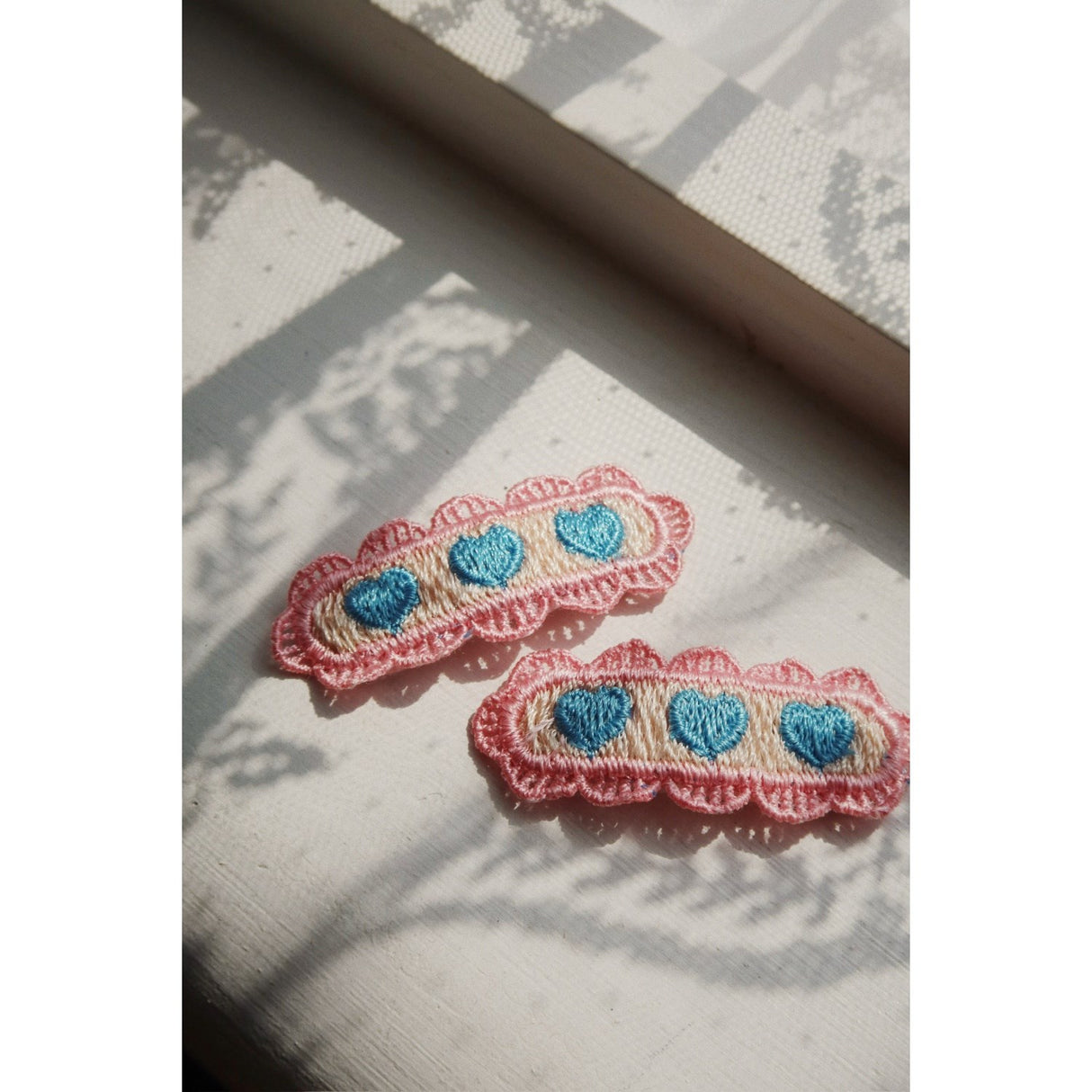 Konges Sløjd Buttercream 2 Pack Heart Embroidery Hårklipp