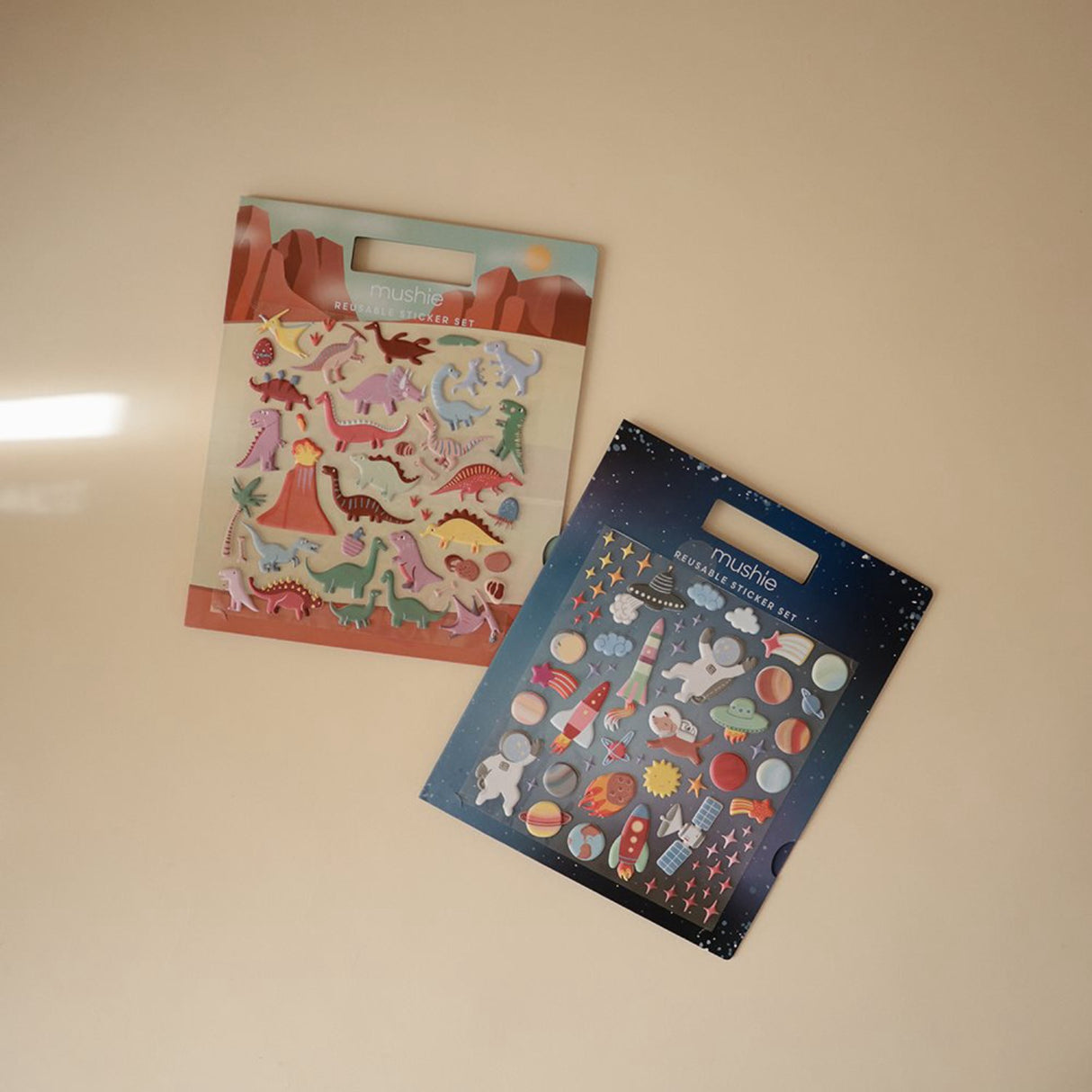 Mushie Dino Reusable Klistremerke Sett