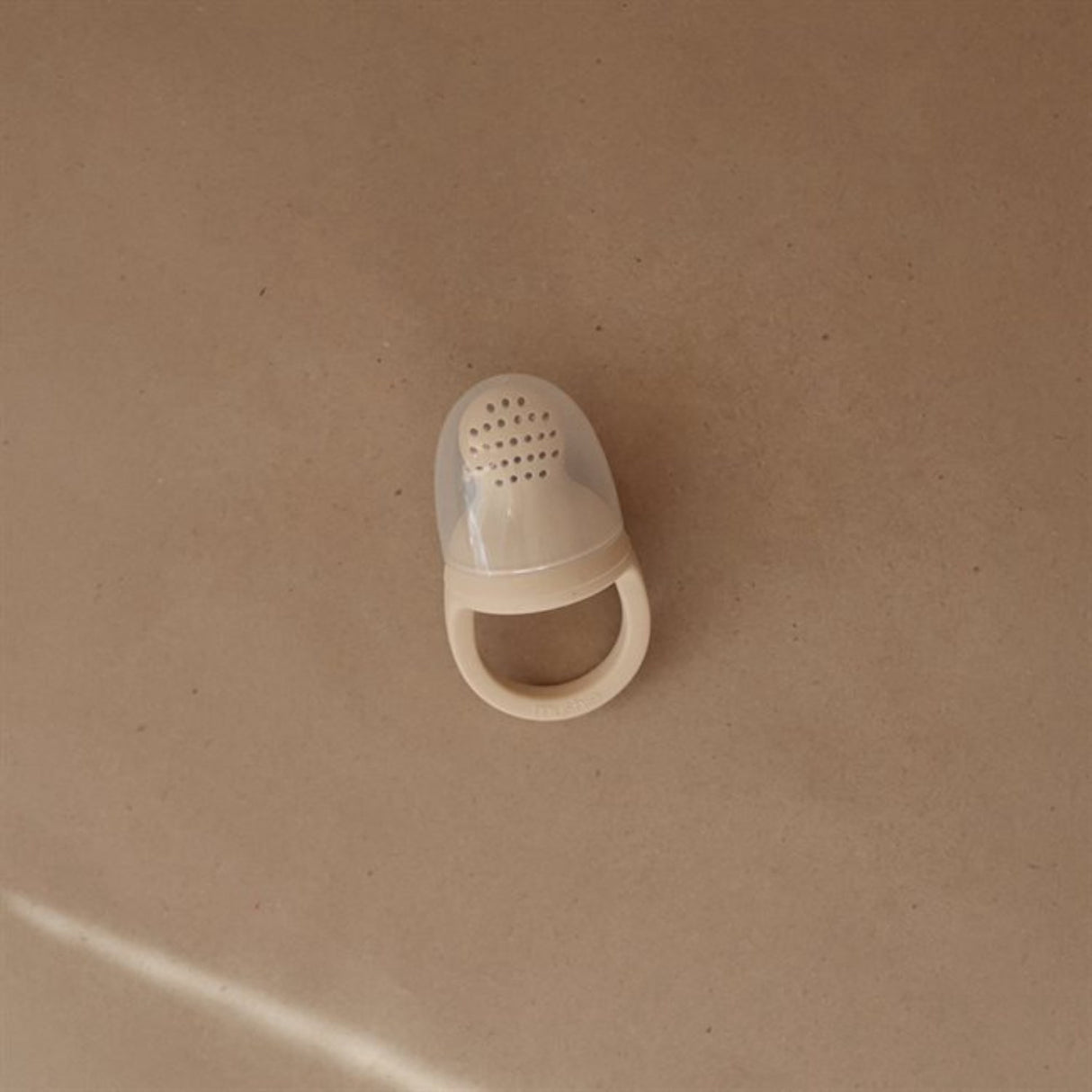 Mushie Shifting Sand Silikon Fresh Food Feeder 2-Pakning