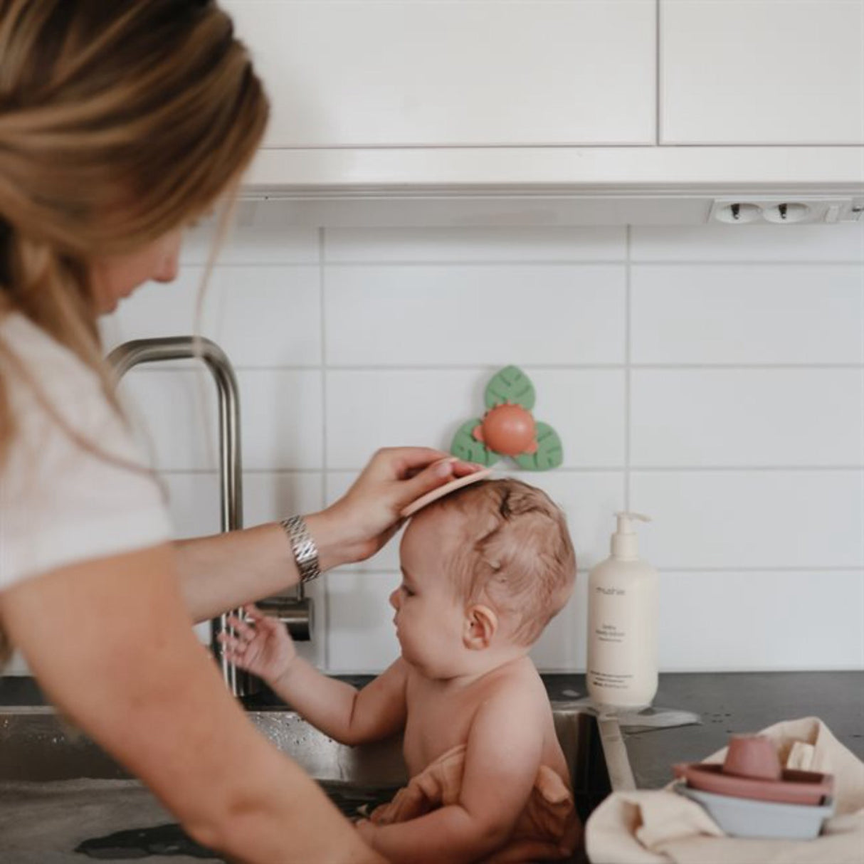 Mushie Dino Suction Spinner Leketøy