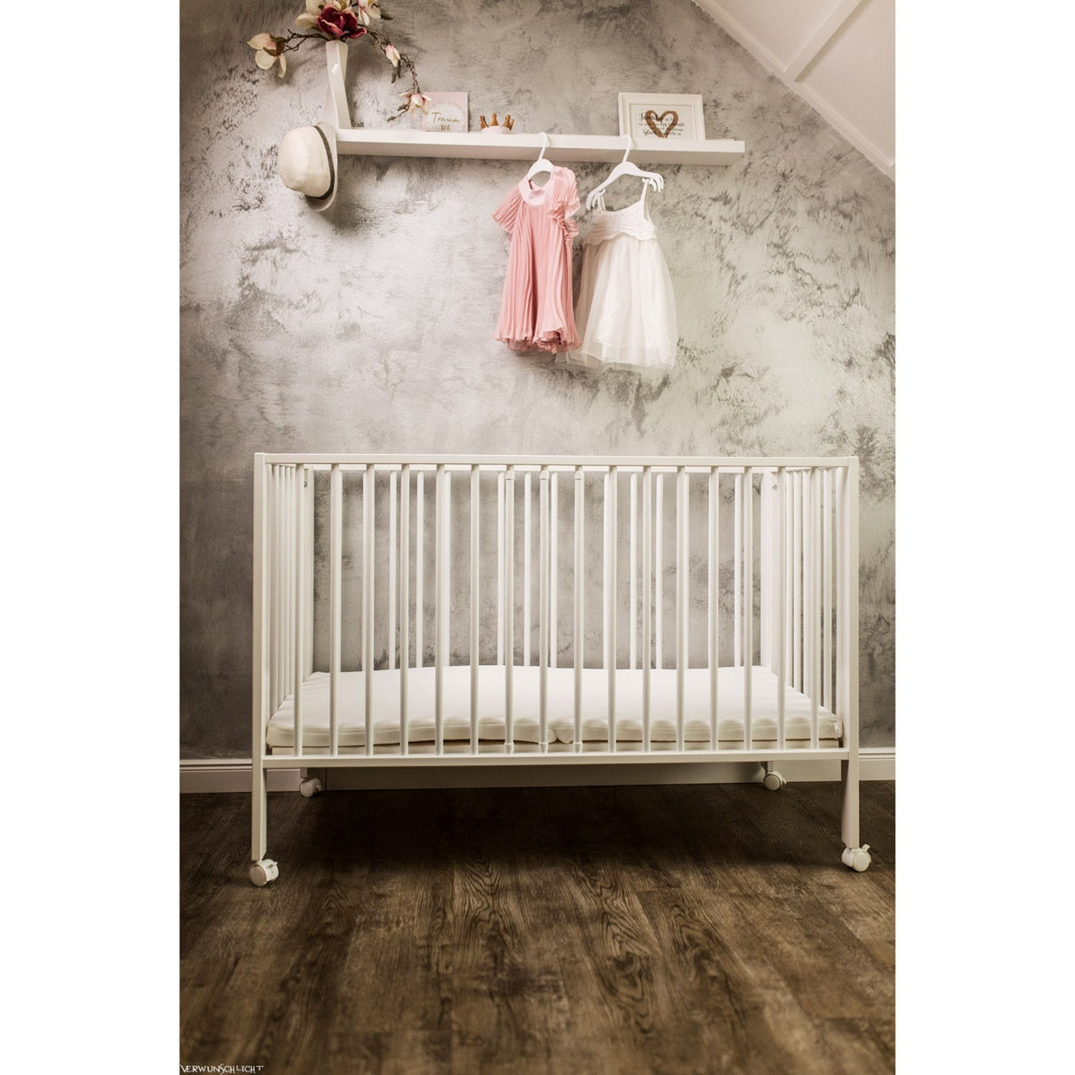 tiSsi® White Laquer Jori Sammenklappelig Seng Massiv Bøk