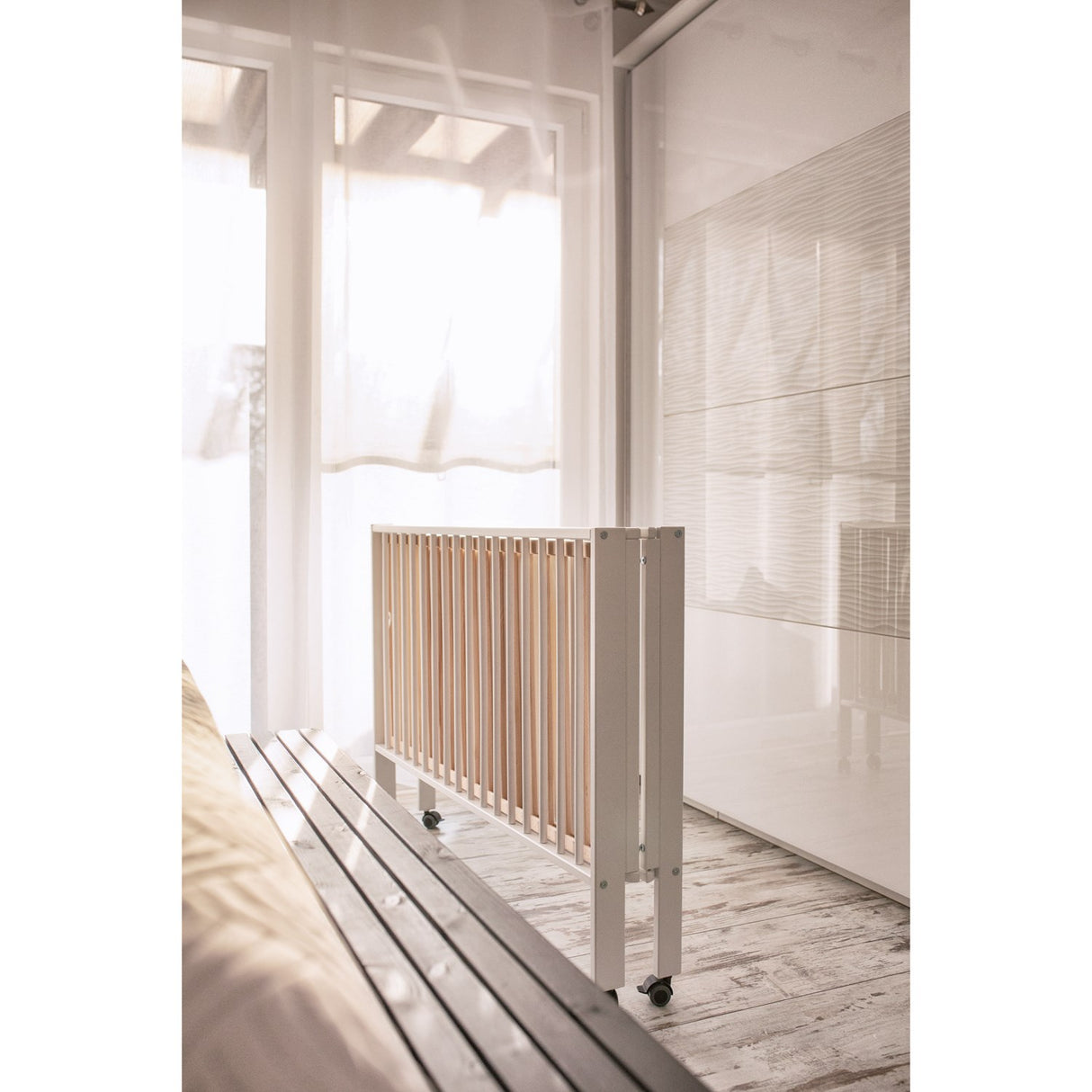 tiSsi® White Laquer Jori Sammenklappelig Seng Massiv Bøk