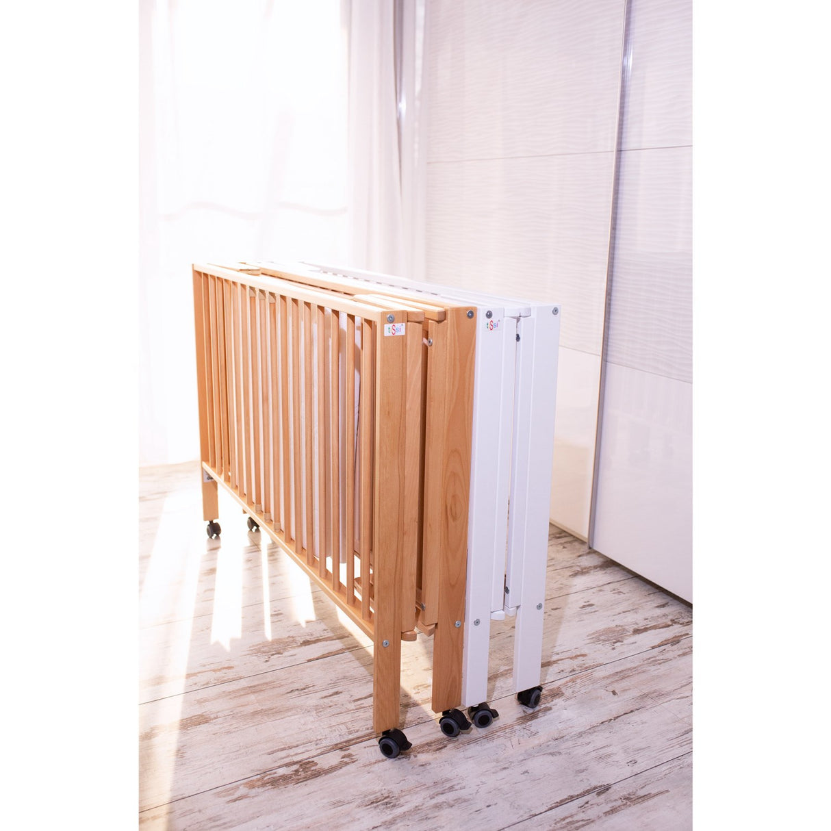 tiSsi® White Laquer Jori Sammenklappelig Seng Massiv Bøk