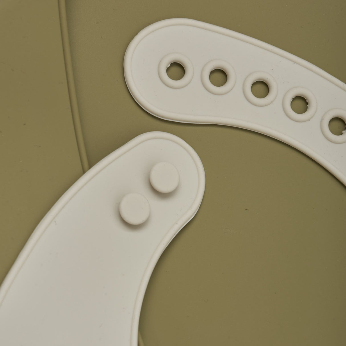 CeLaVi Khaki Silicon Smekke (2-Pack)