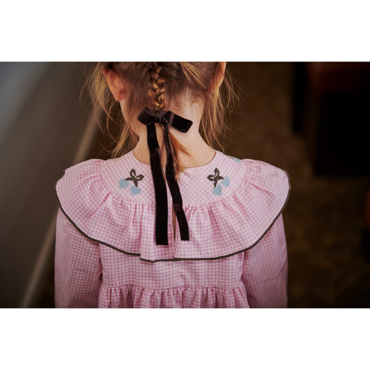 COPENHAGEN COLORS Syringa Comb. Houndstooth Frill Kjole W. Embroidery