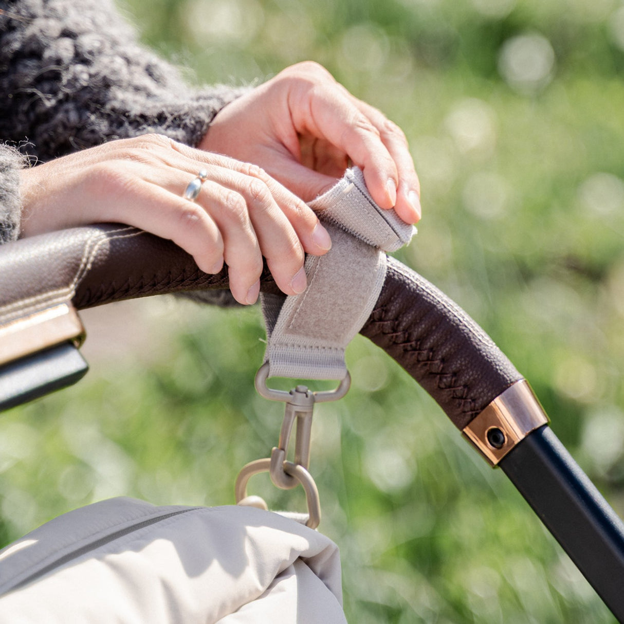 DonebyDeer Sand Vattert Barnevognstaske