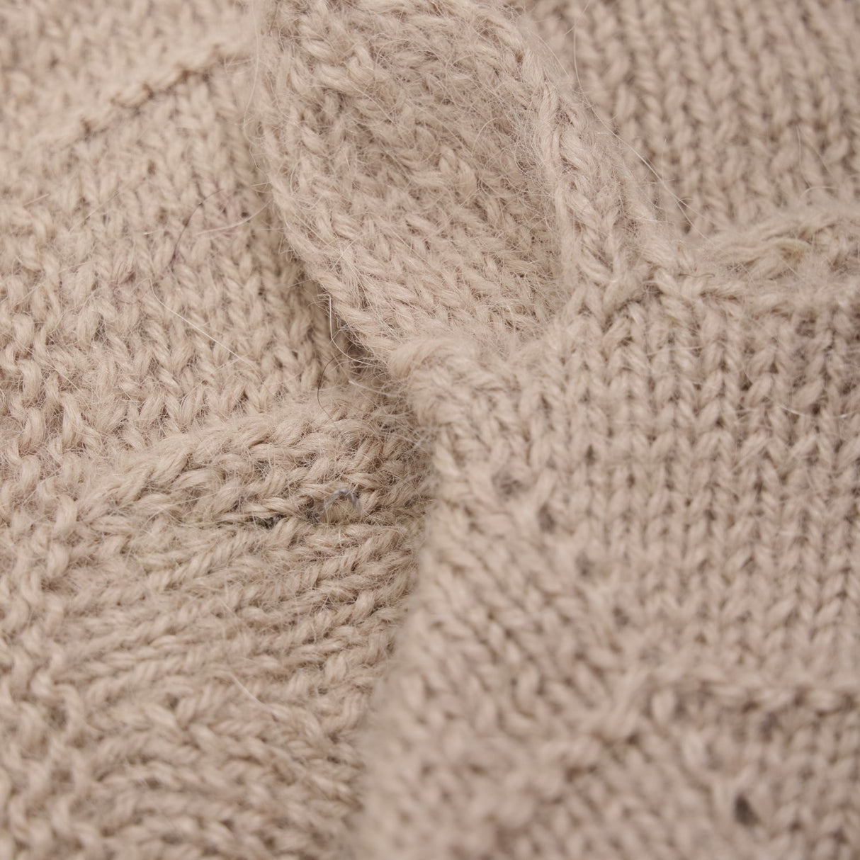 Huttelihut Mahogany Rose Bonnet Ears Alpaca Ull Strikk