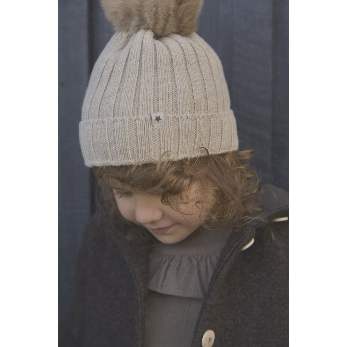 Huttelihut Sand Melange Lue Strikk Alpaca Pompom