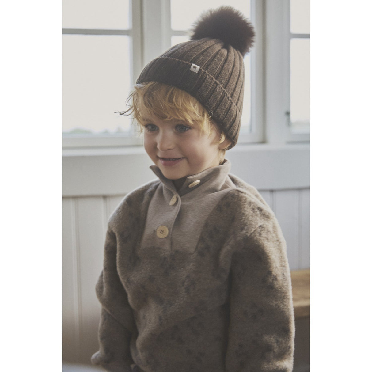 Huttelihut Dark Brown Melange Lue Strikk Alpaca Pompom