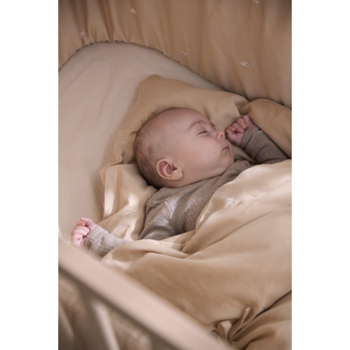 FILIBABBA Warm Grey Seng Lin Gots - Embroidered Christian The Whale