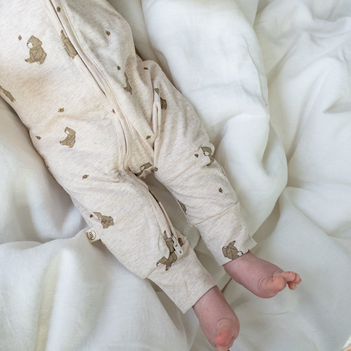 That's Mine Bees and Bears Mathie Heldrakt