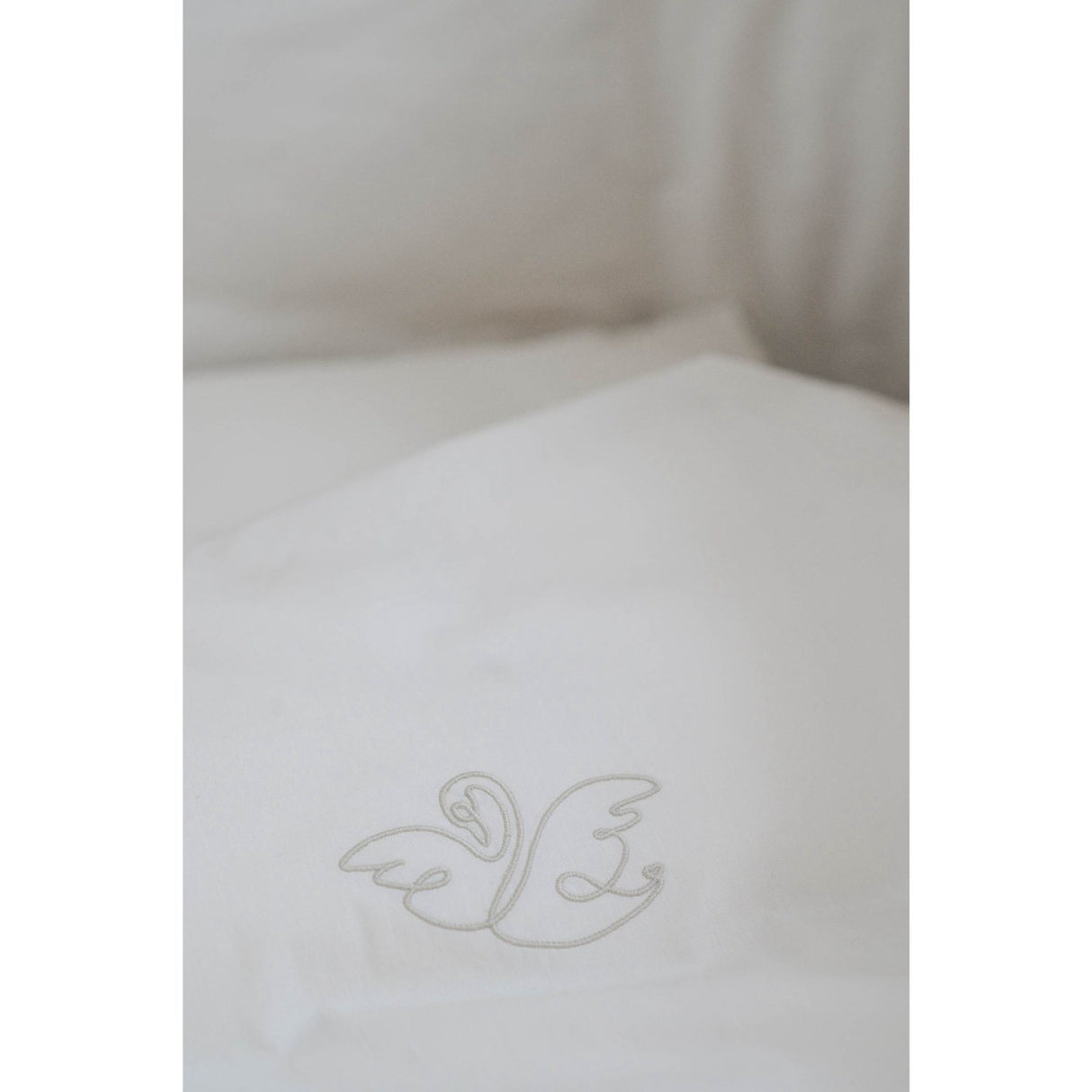 We Are Bitte Light Sand Baby Sengetøy Swan