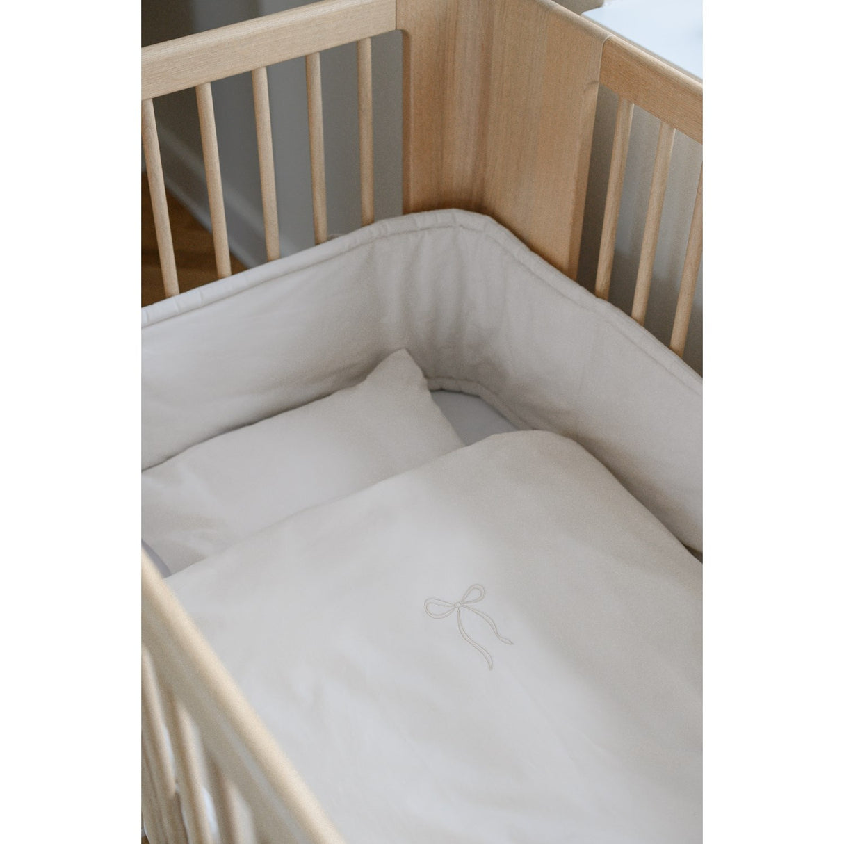 We Are Bitte X Luksusbaby Light Sand Baby Sengetøy Bue