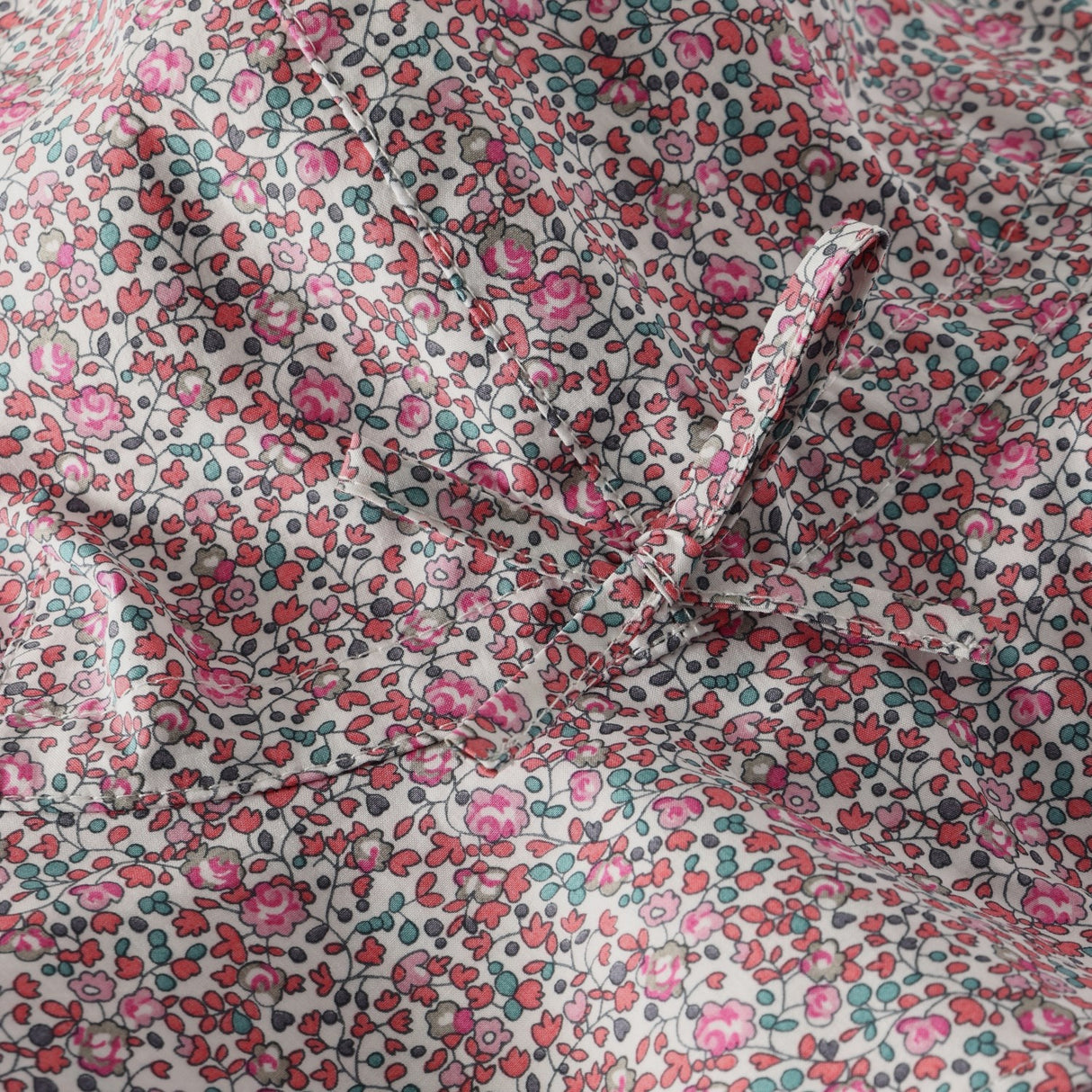 Huttelihut Plumeria Summer Lue In Liberty Stoff