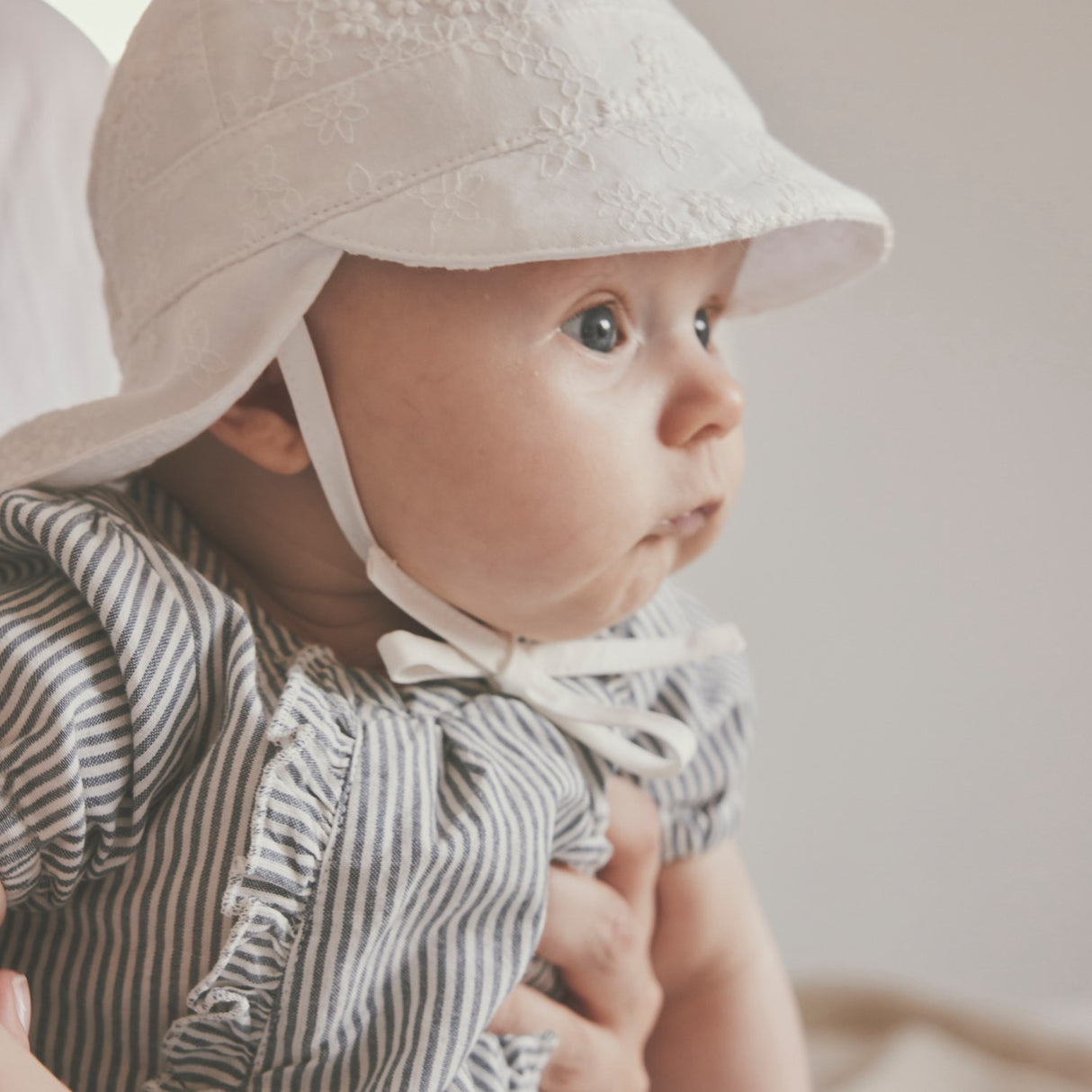 Huttelihut Antique White Summer Lue Embroidery