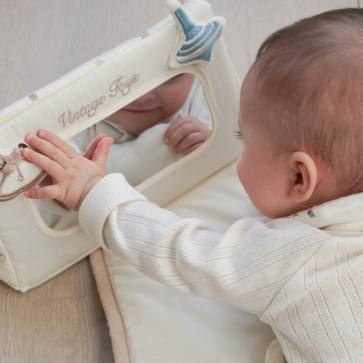 Cam Cam Copenhagen Vintage Toys Tummy Time Speil