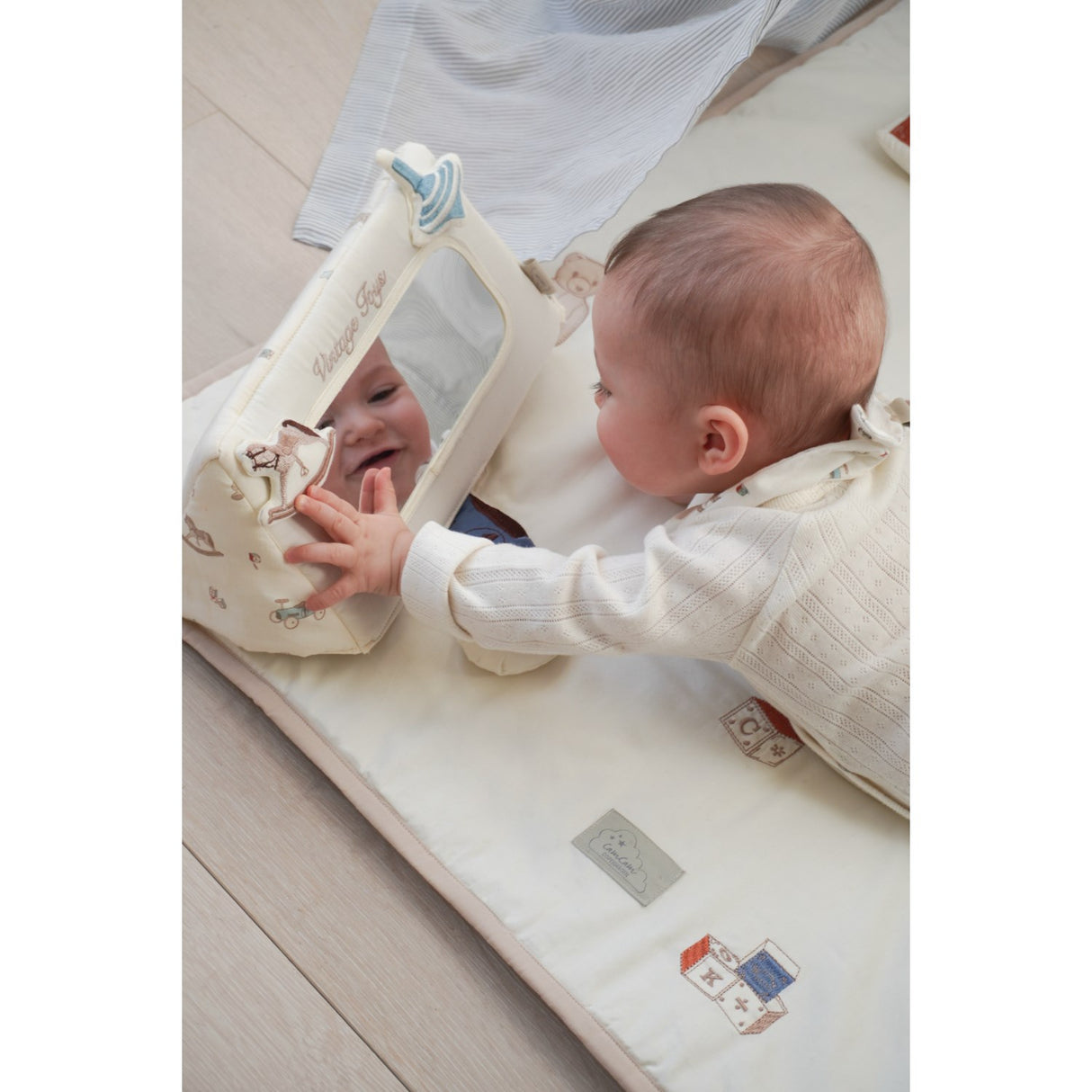 Cam Cam Copenhagen Vintage Toys Activity Lekematte